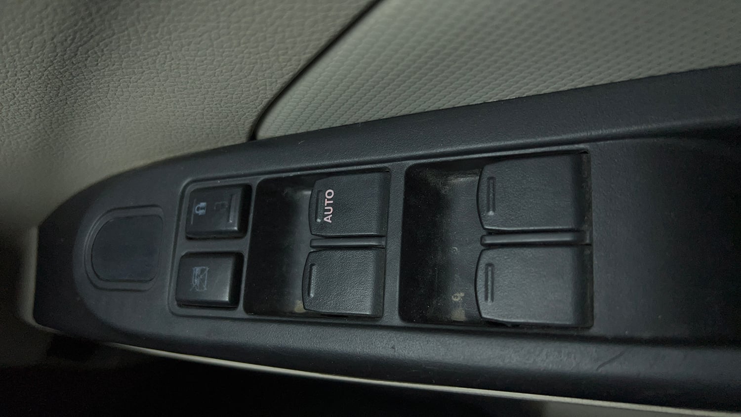 Used 2019 Maruti Suzuki Celerio VXi AMT Petrol Automatic top_features Power windows