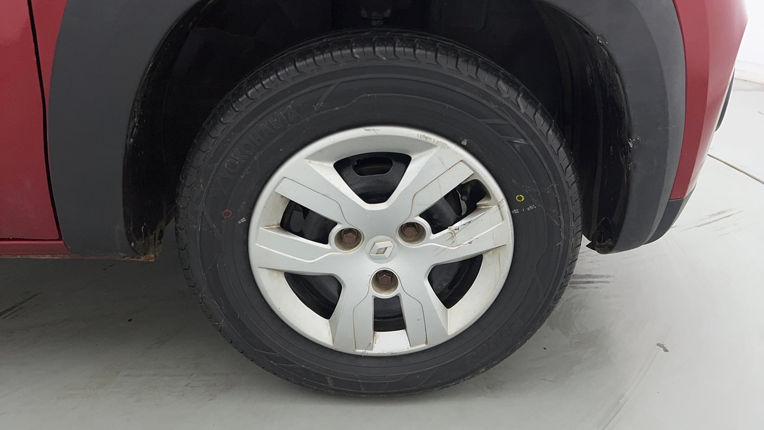 Used 2016 Renault Kwid RXL Petrol Manual tyres RIGHT FRONT TYRE RIM VIEW