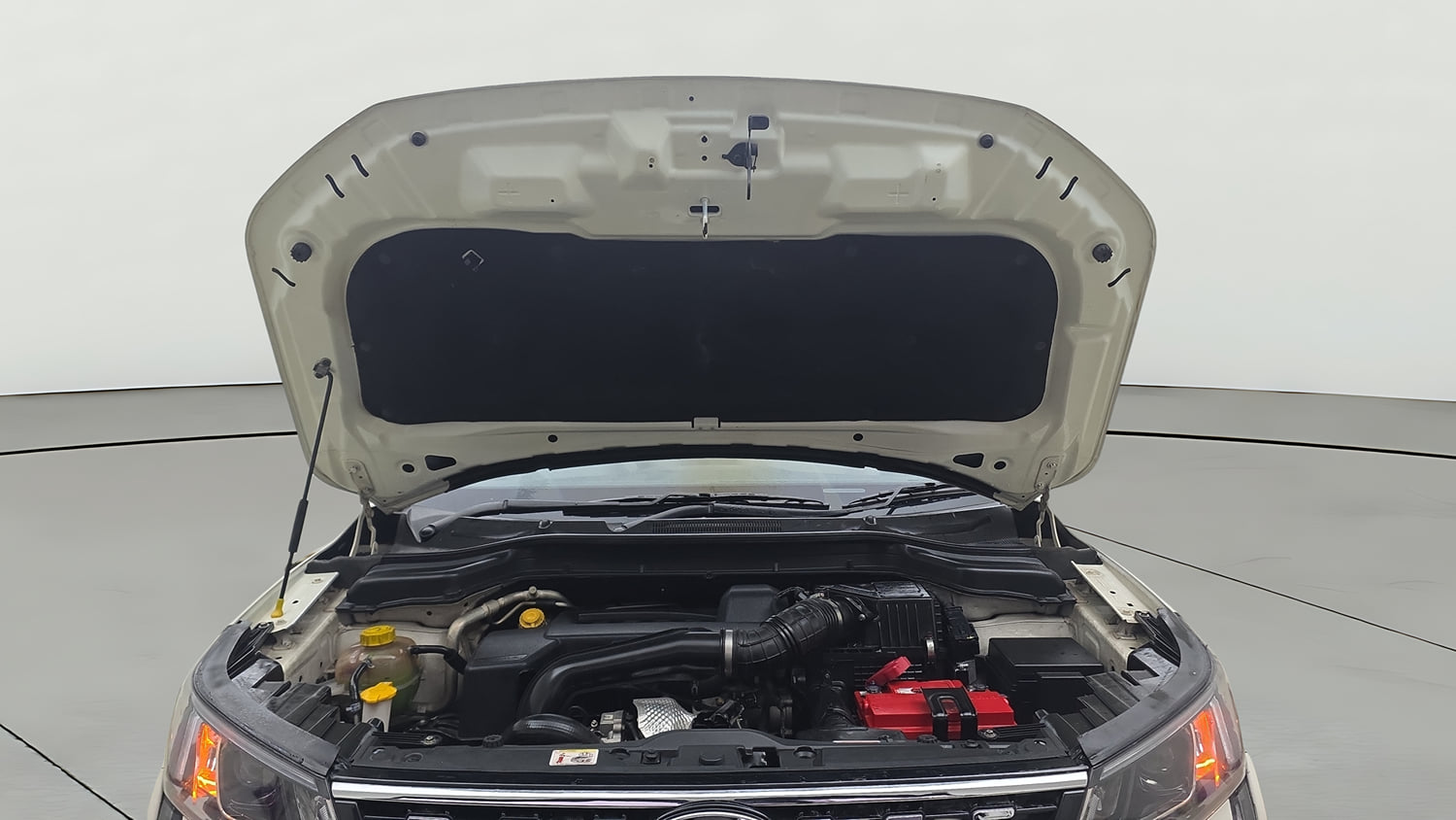 Used 2020 Mahindra XUV 300 W8 (O) 1.5 Diesel Diesel Manual engine ENGINE & BONNET OPEN FRONT VIEW