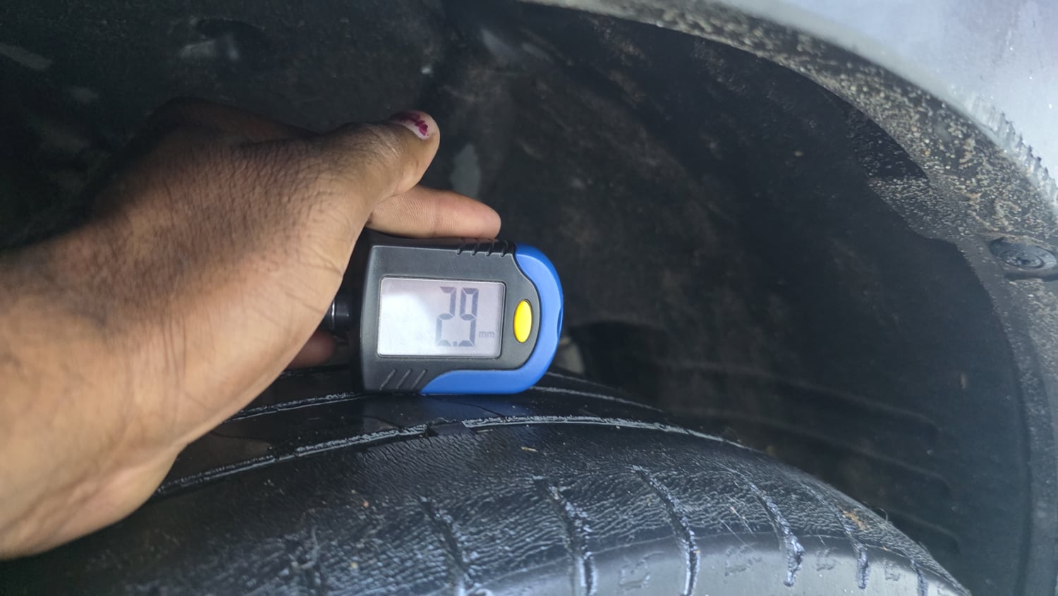 Used 2020 Mahindra XUV 300 W8 (O) 1.5 Diesel Diesel Manual tyres RIGHT FRONT TYRE TREAD VIEW