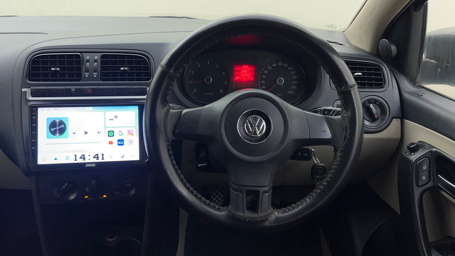 Used 2013 Volkswagen Polo Comfortline 1.2L (P) Petrol Manual interior STEERING VIEW