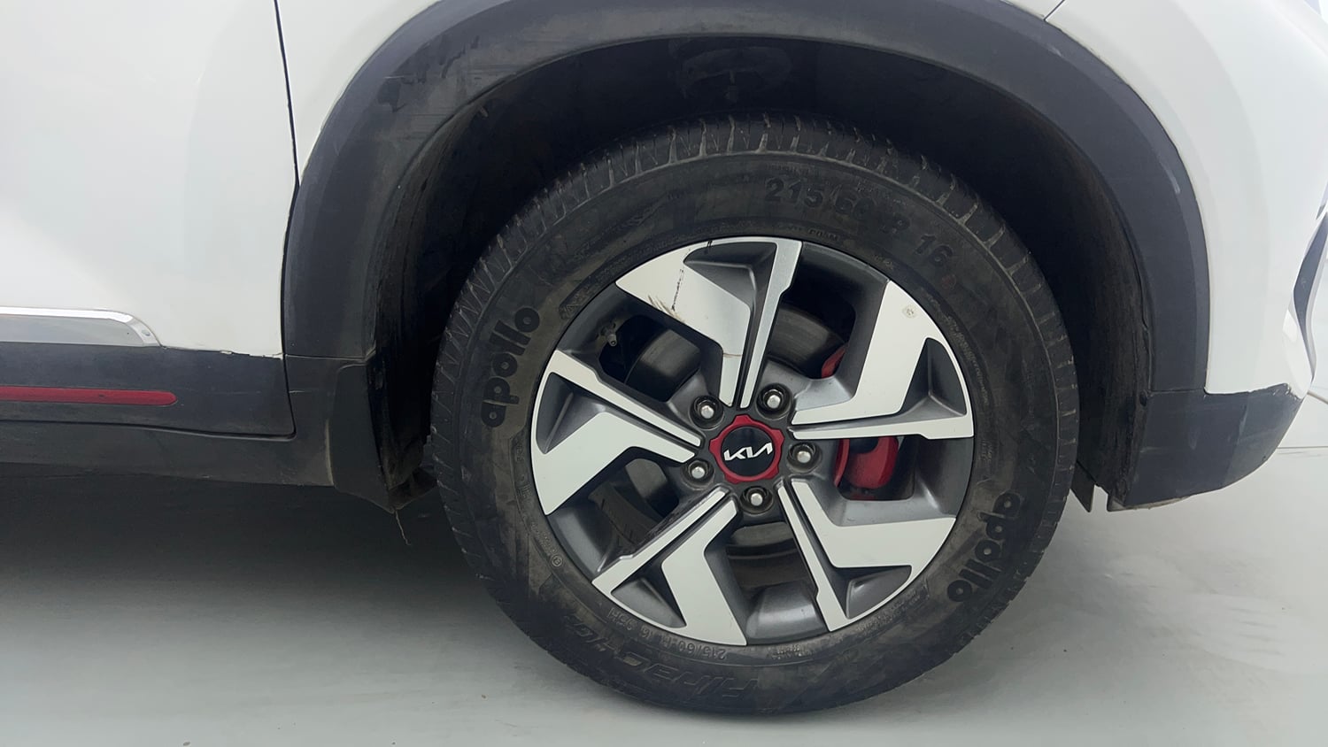 Used 2022 Kia Sonet GTX Plus 1.5 AT Diesel Automatic tyres RIGHT FRONT TYRE RIM VIEW