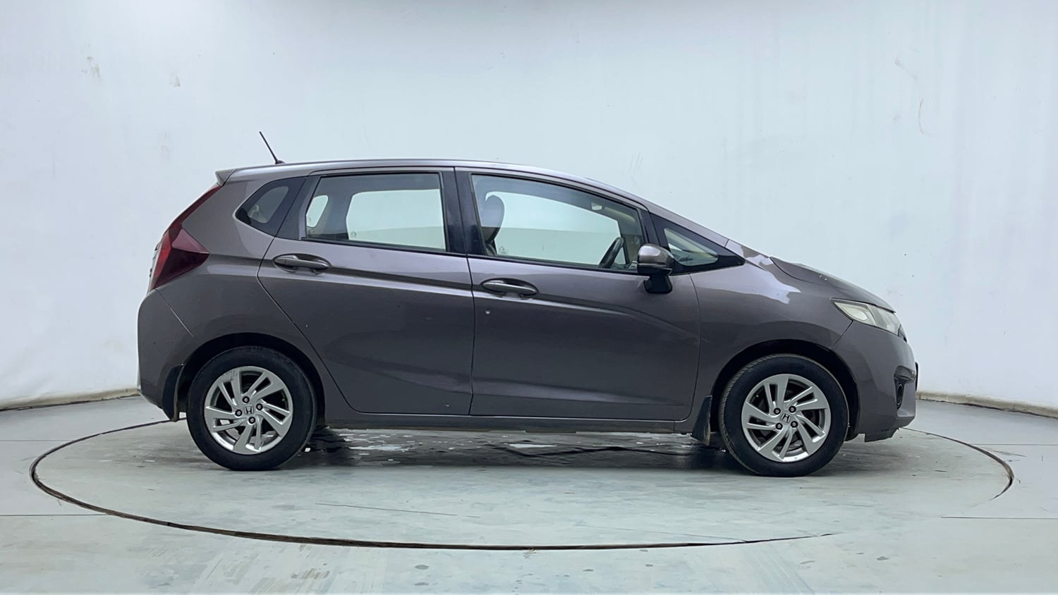 Used 2017 Honda Jazz V Petrol Petrol Manual exterior RIGHT SIDE VIEW