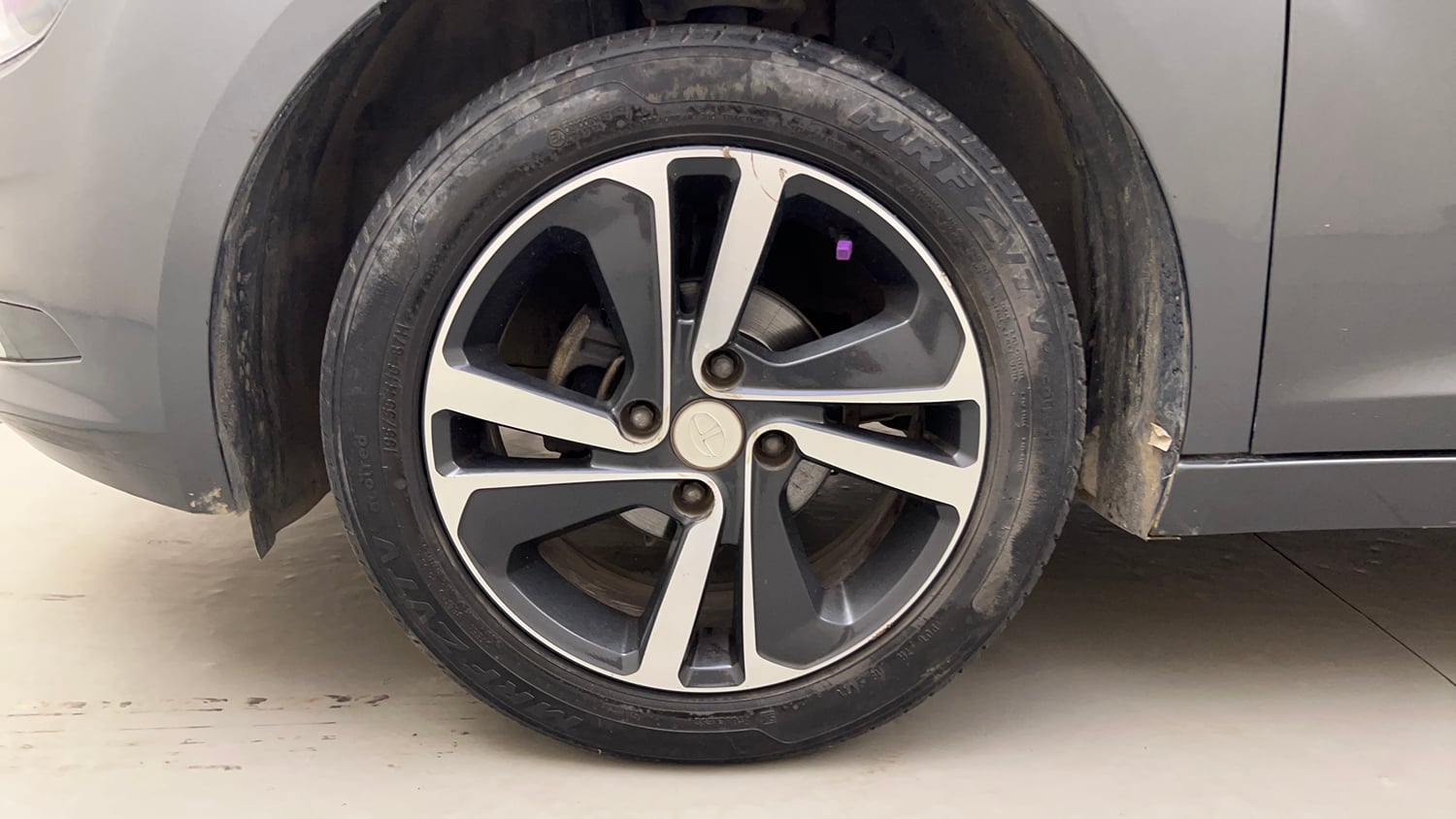 Used 2021 Tata Altroz XZ Petrol Petrol Manual tyres LEFT FRONT TYRE RIM VIEW