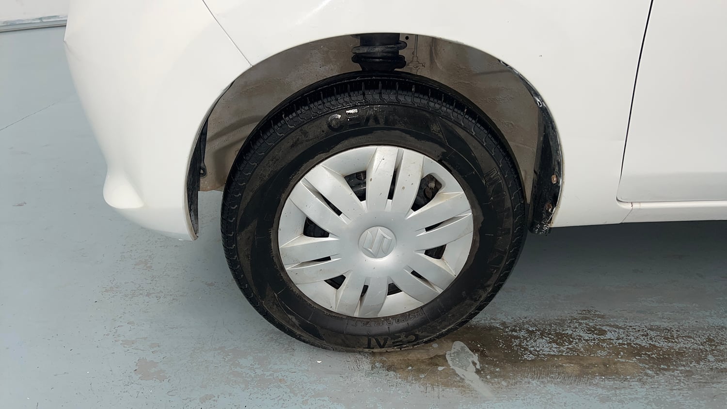 Used 2016 Maruti Suzuki Alto 800 Lxi Petrol Manual tyres LEFT FRONT TYRE RIM VIEW