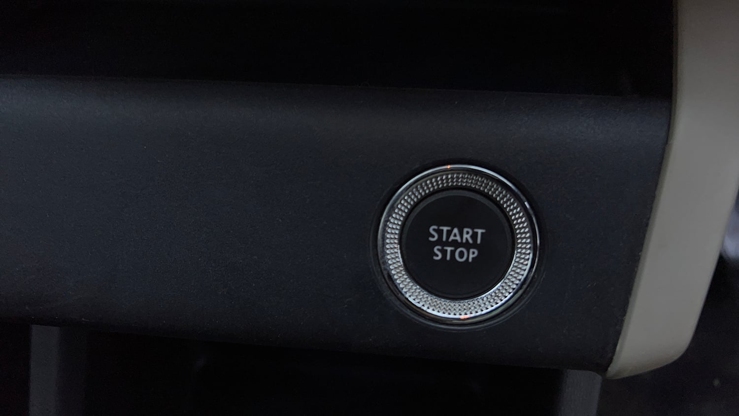 Used 2022 Renault Triber RXZ Petrol Manual top_features Keyless start