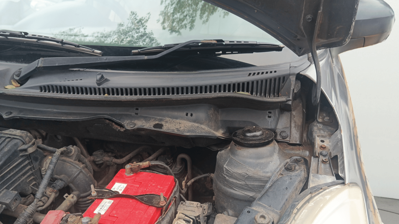 Used 2013 Maruti Suzuki Swift Dzire LXI Petrol Manual engine ENGINE LEFT SIDE HINGE & APRON VIEW