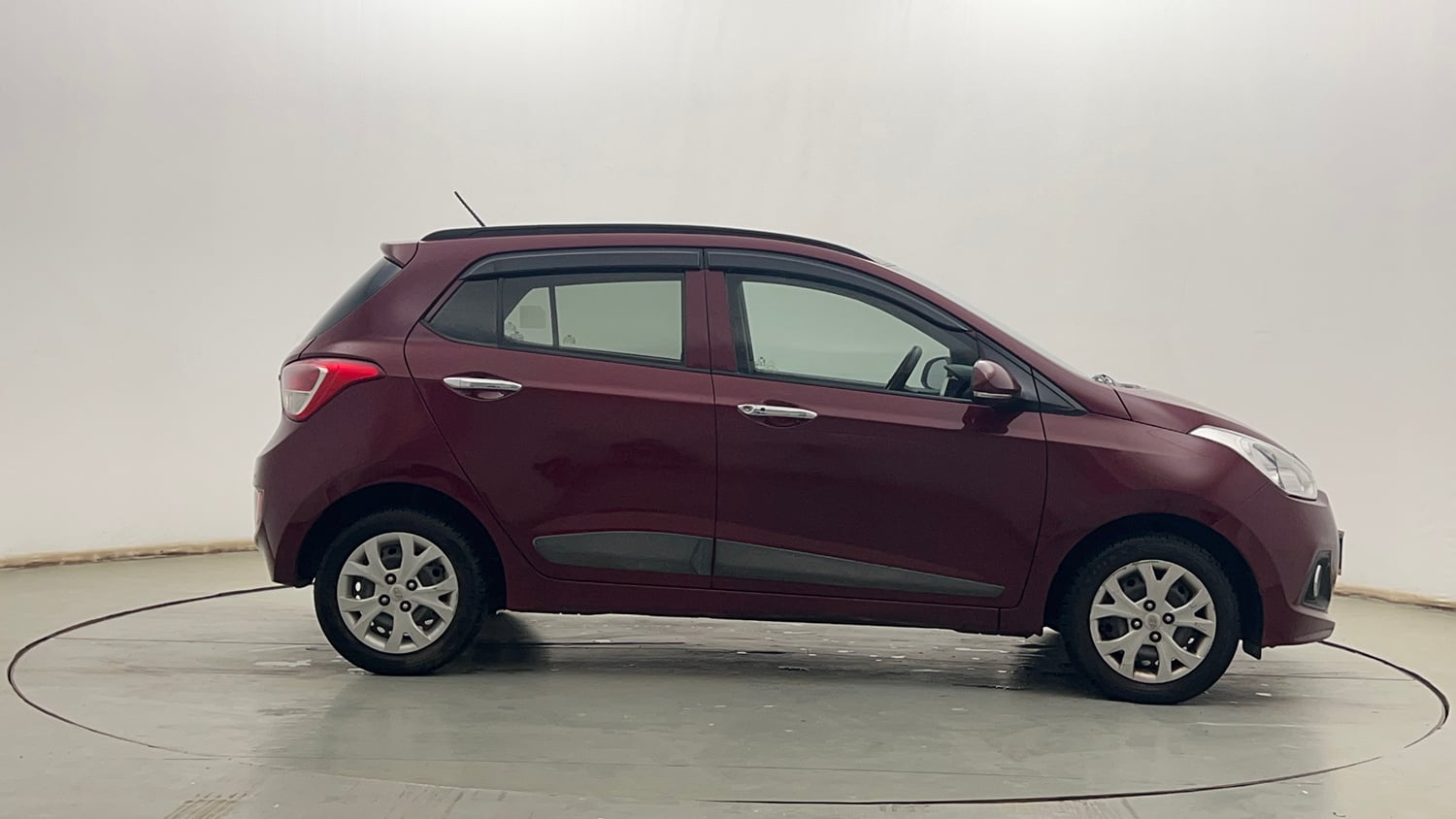 Used 2014 Hyundai Grand i10 Sportz 1.2 Kappa VTVT Petrol Manual exterior RIGHT SIDE VIEW