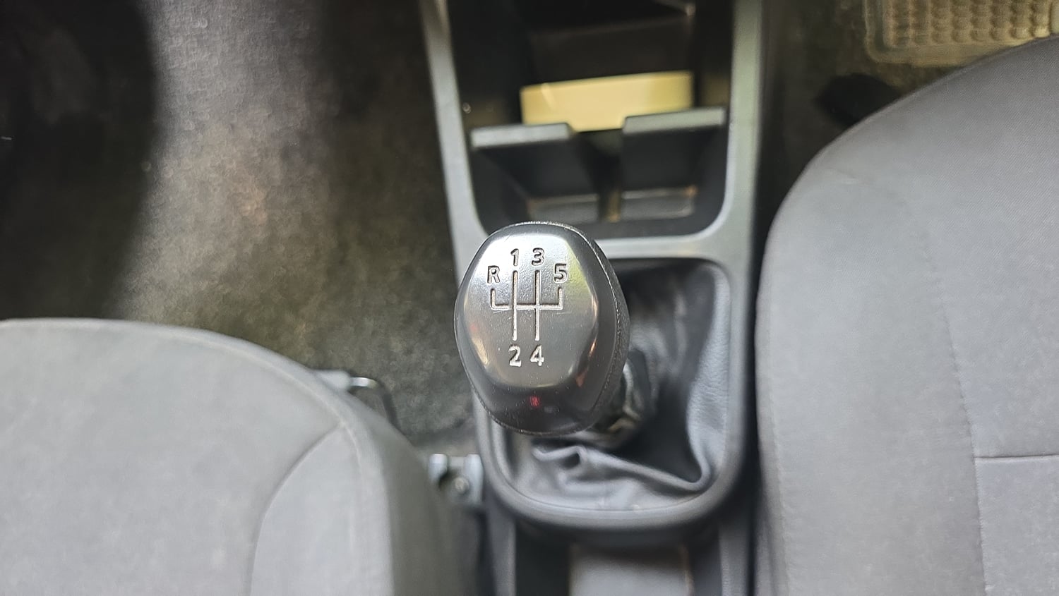 Used 2022 Renault Kwid RXL (O) 0.8 Petrol Manual interior GEAR  KNOB VIEW