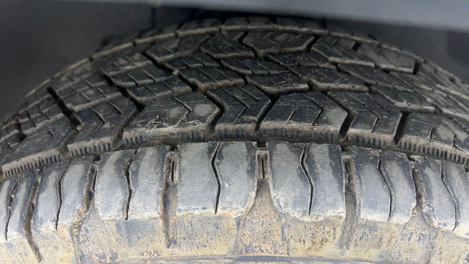Used 2019 Jeep Compass Limited 1.4 Petrol AT Petrol Automatic tyres RIGHT FRONT TYRE TREAD VIEW