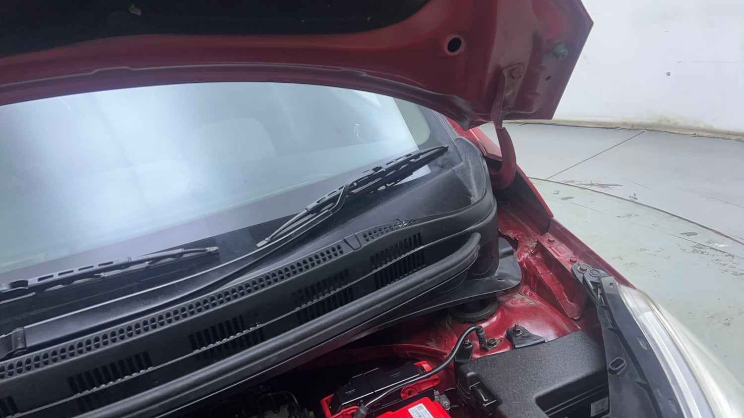 Used 2019 Hyundai Grand i10 Sportz U2 1.2 CRDi Diesel Manual engine ENGINE LEFT SIDE HINGE & APRON VIEW