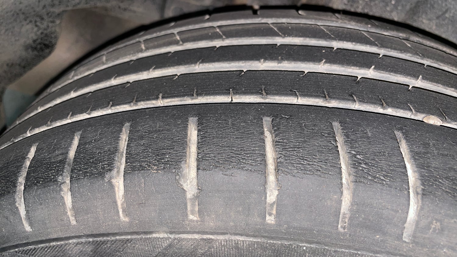 Used 2016 Maruti Suzuki Ciaz ZXi Petrol Manual tyres RIGHT REAR TYRE TREAD VIEW