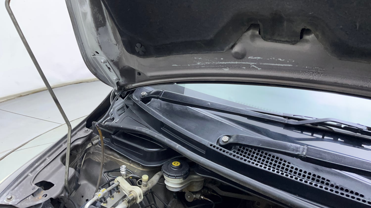 Used 2017 Honda Jazz V Petrol Petrol Manual engine ENGINE RIGHT SIDE HINGE & APRON VIEW