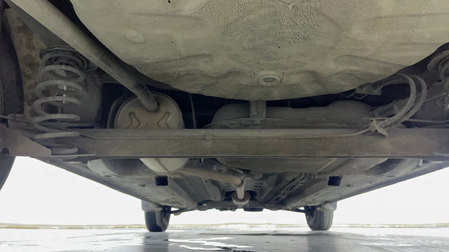 Used 2016 Renault Kwid RXT Petrol Manual extra REAR UNDERBODY VIEW (TAKEN FROM REAR)
