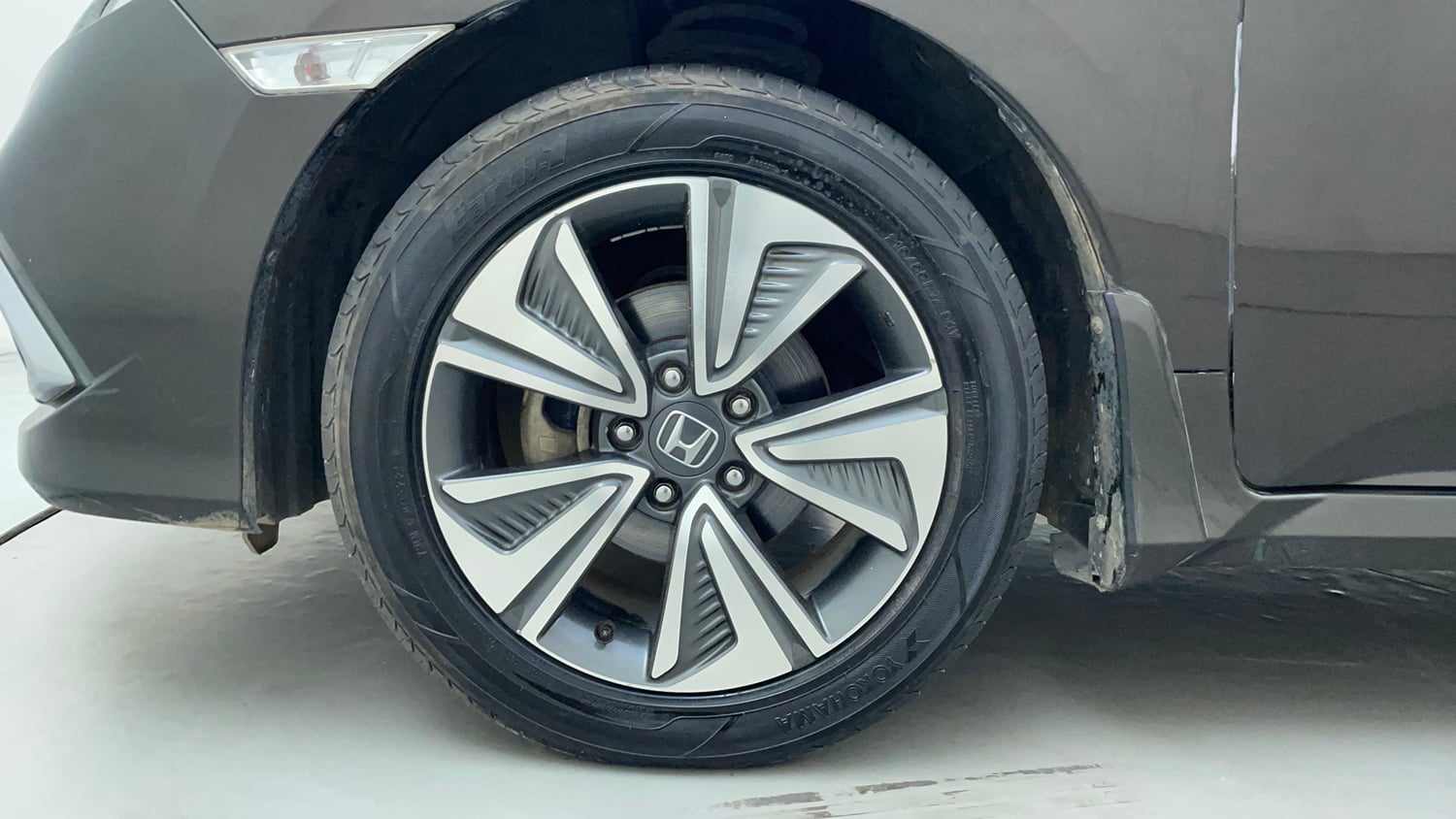 Used 2020 Honda Civic ZX CVT Petrol Petrol Automatic tyres LEFT FRONT TYRE RIM VIEW