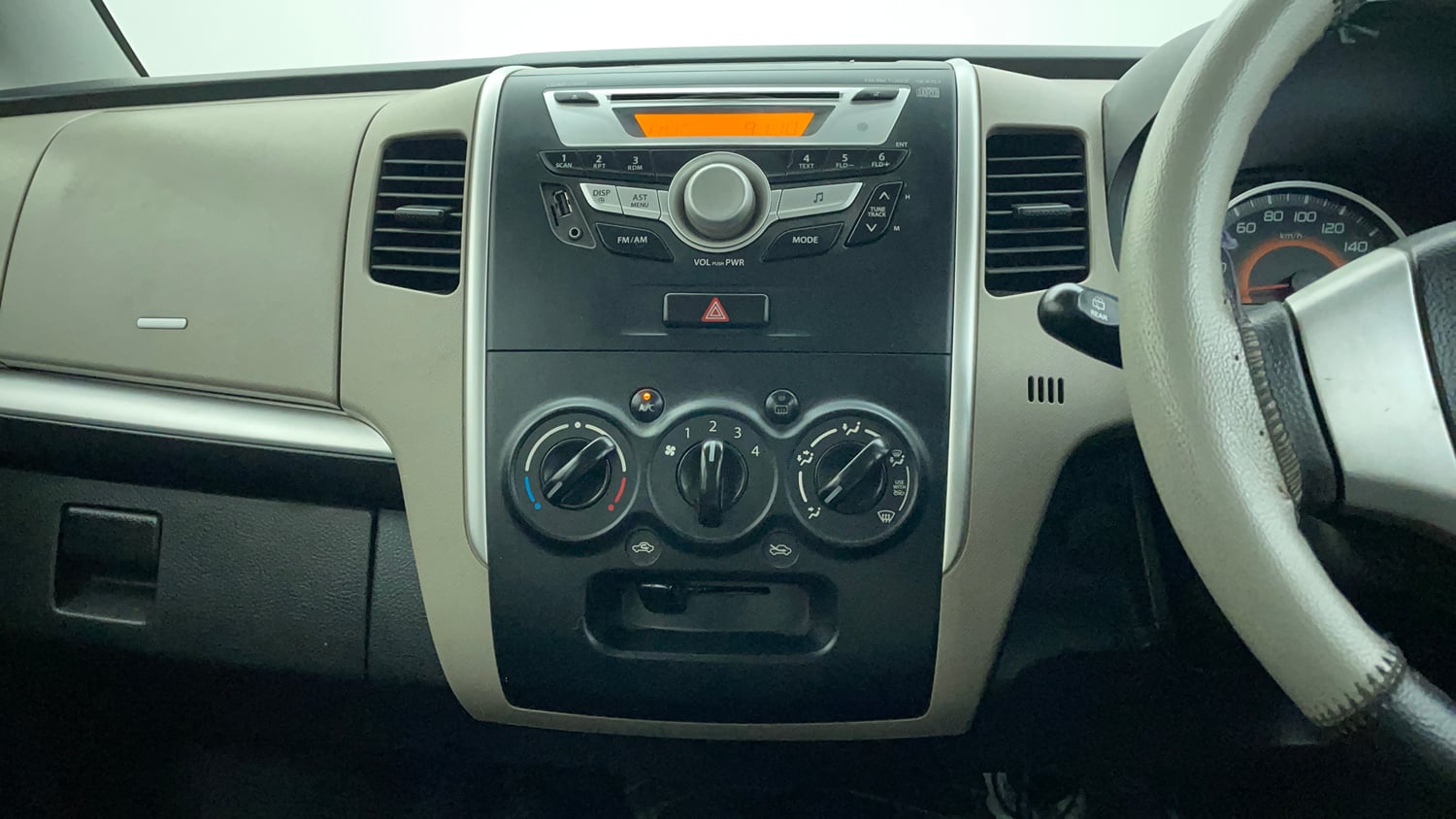 Used 2015 Maruti Suzuki Wagon R VXI Petrol Manual interior MUSIC SYSTEM & AC CONTROL VIEW