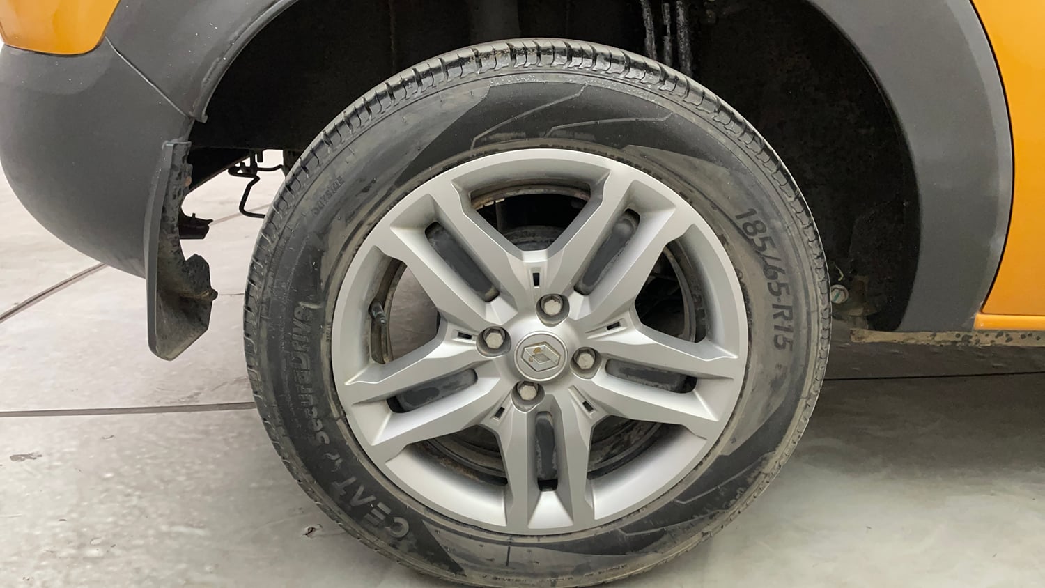 Used 2020 Renault Triber RXZ EASY-R AMT Petrol Automatic tyres RIGHT REAR TYRE RIM VIEW