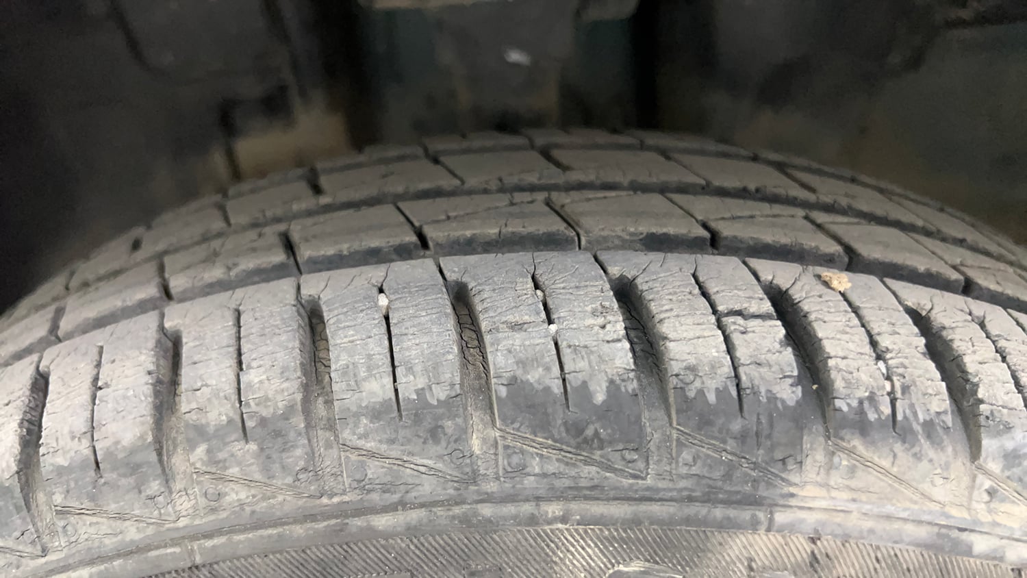 Used 2019 Renault Kwid CLIMBER 1.0 AMT Opt Petrol Automatic tyres LEFT FRONT TYRE TREAD VIEW