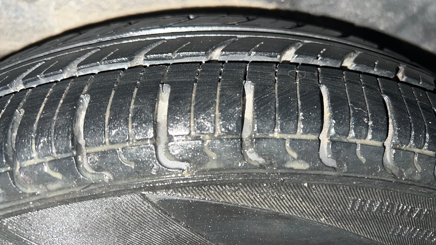 Used 2014 Hyundai i10 Magna 1.1 iRDE2 Petrol Manual tyres RIGHT REAR TYRE TREAD VIEW