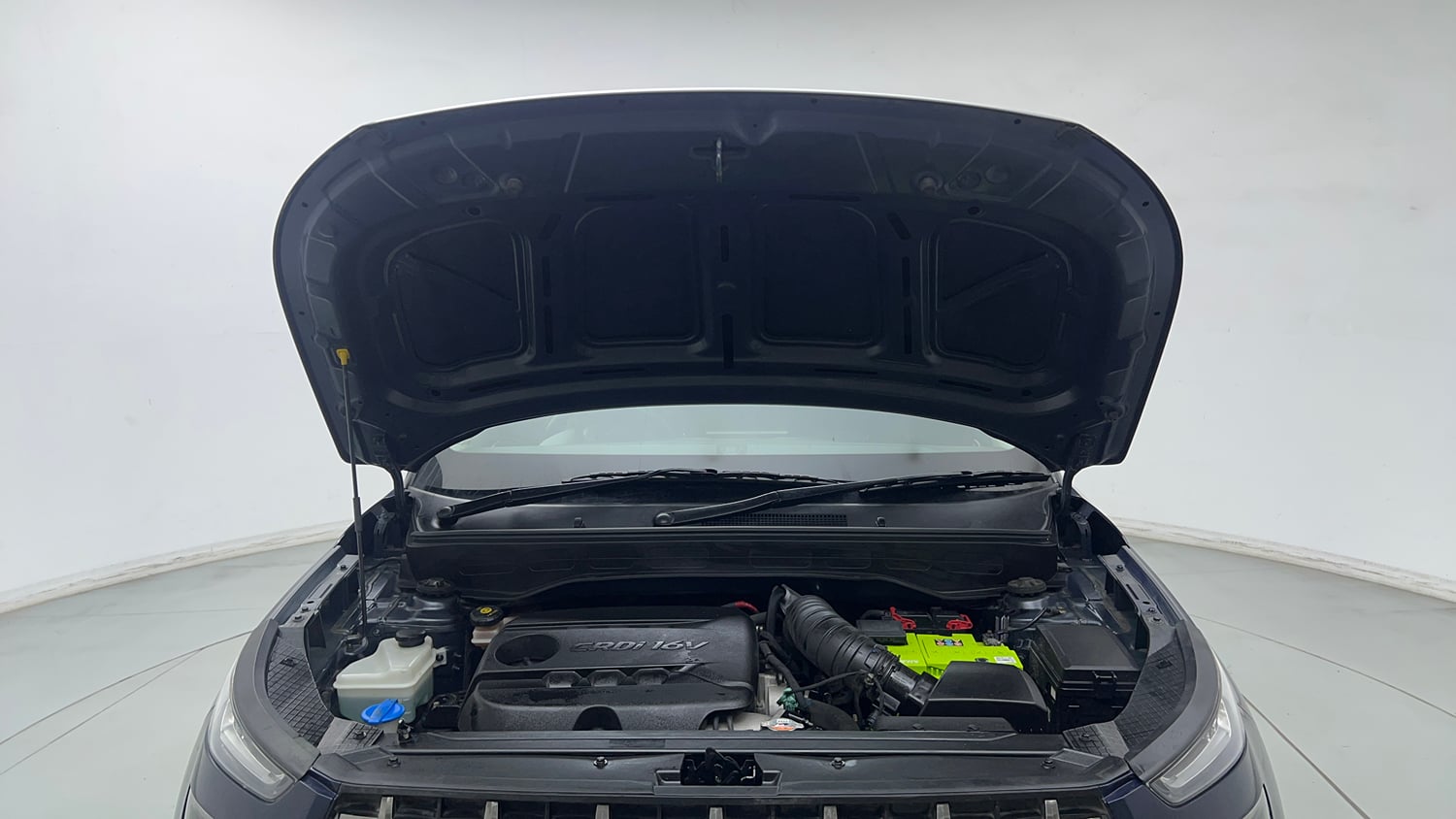 Used 2020 Hyundai Venue SX 1.4 CRDi Diesel Manual engine ENGINE & BONNET OPEN FRONT VIEW