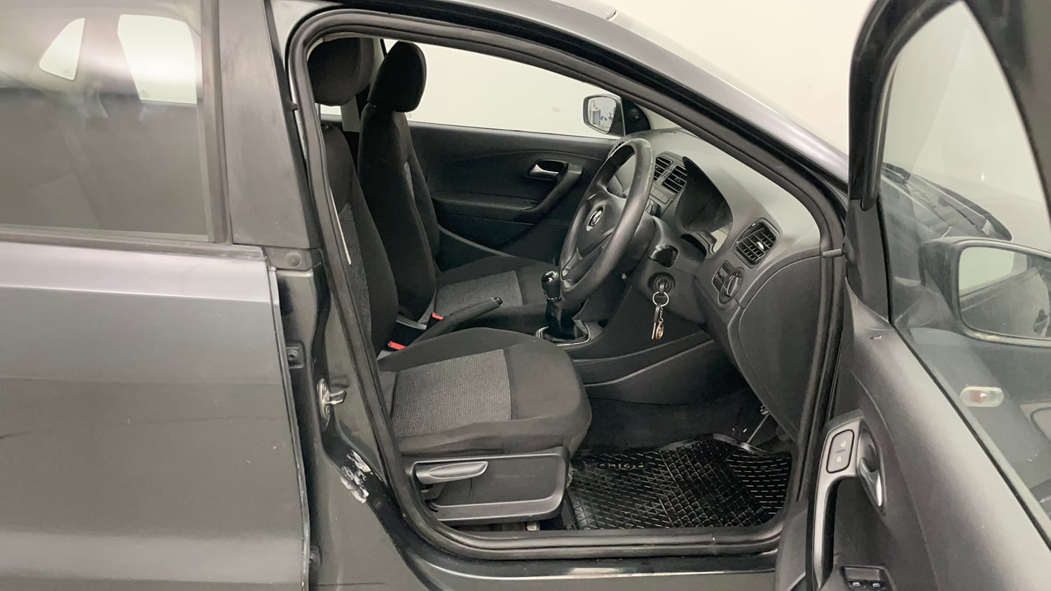 Used 2015 Volkswagen Polo Trendline 1.2L (P) Petrol Manual interior RIGHT SIDE FRONT DOOR CABIN VIEW