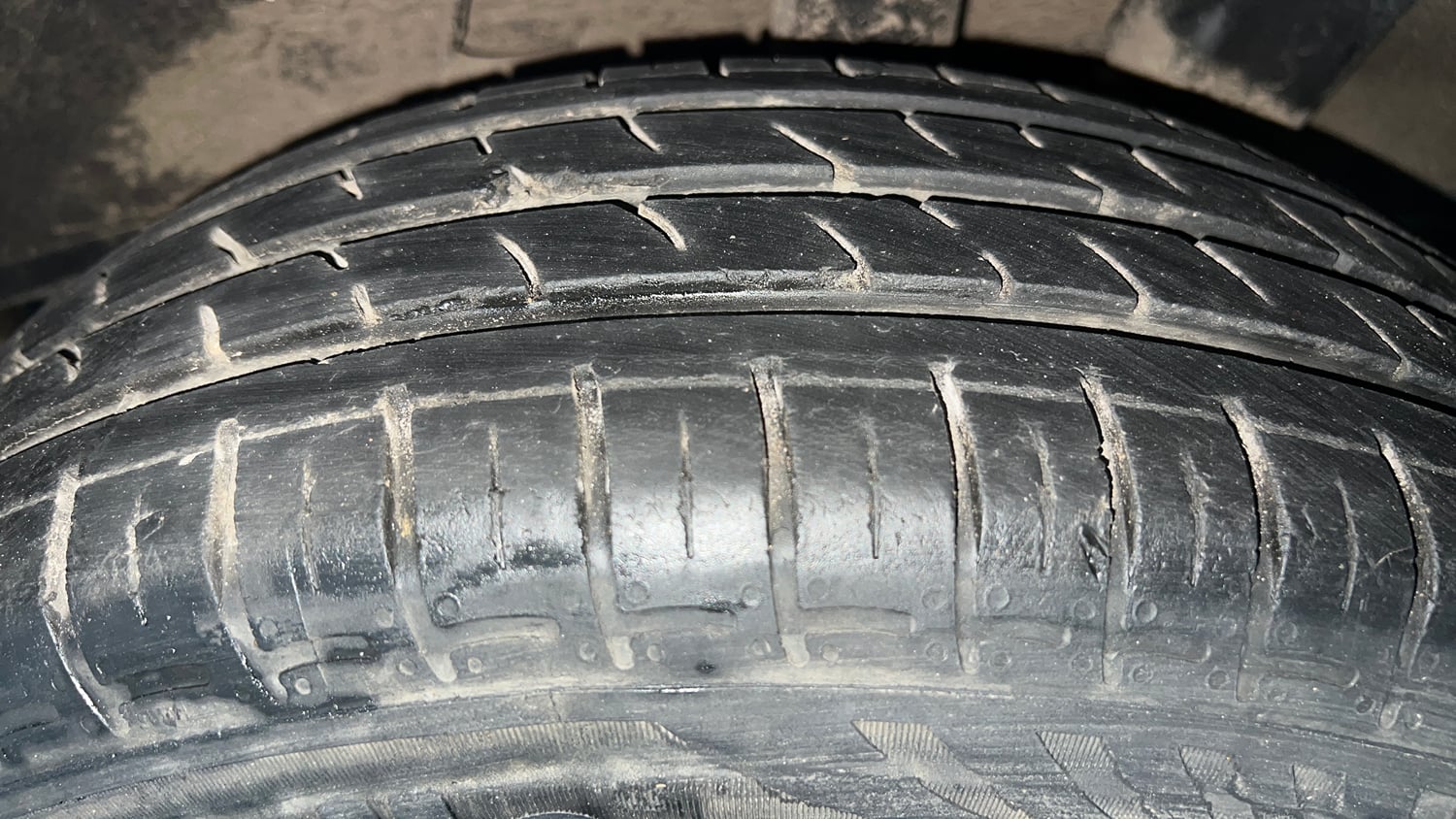 Used 2022 Hyundai Grand i10 Nios Sportz 1.2 Kappa VTVT CNG Cng Manual tyres LEFT REAR TYRE TREAD VIEW