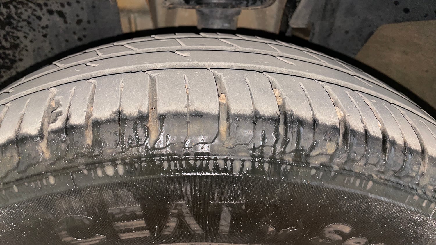 Used 2020 Renault Triber RXZ EASY-R AMT Petrol Automatic tyres LEFT FRONT TYRE TREAD VIEW