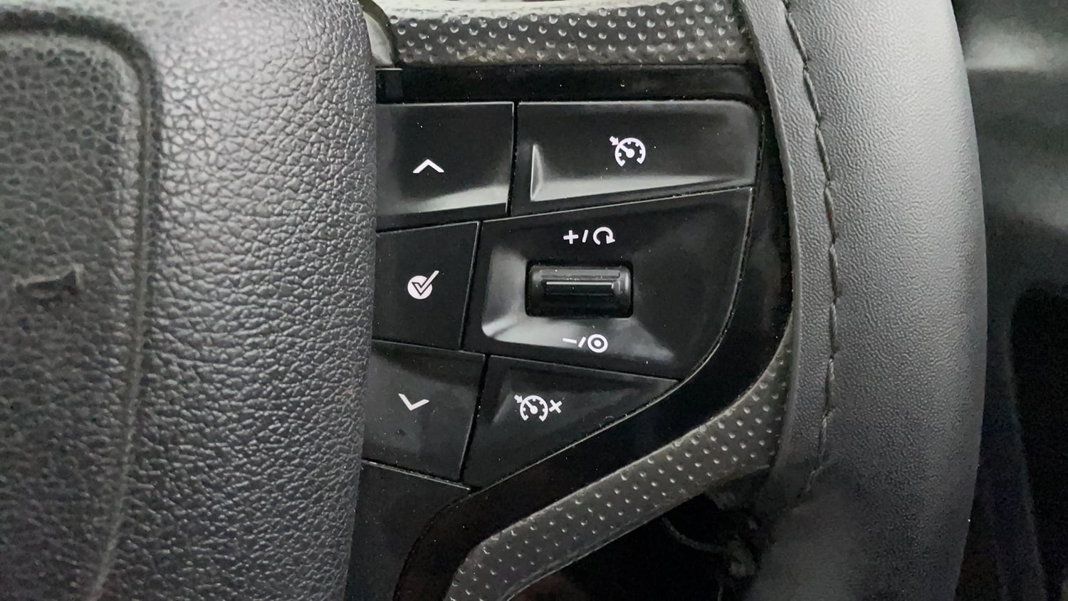 Used 2022 Tata Harrier XZA Plus Dark Edition Diesel Automatic top_features Cruise control