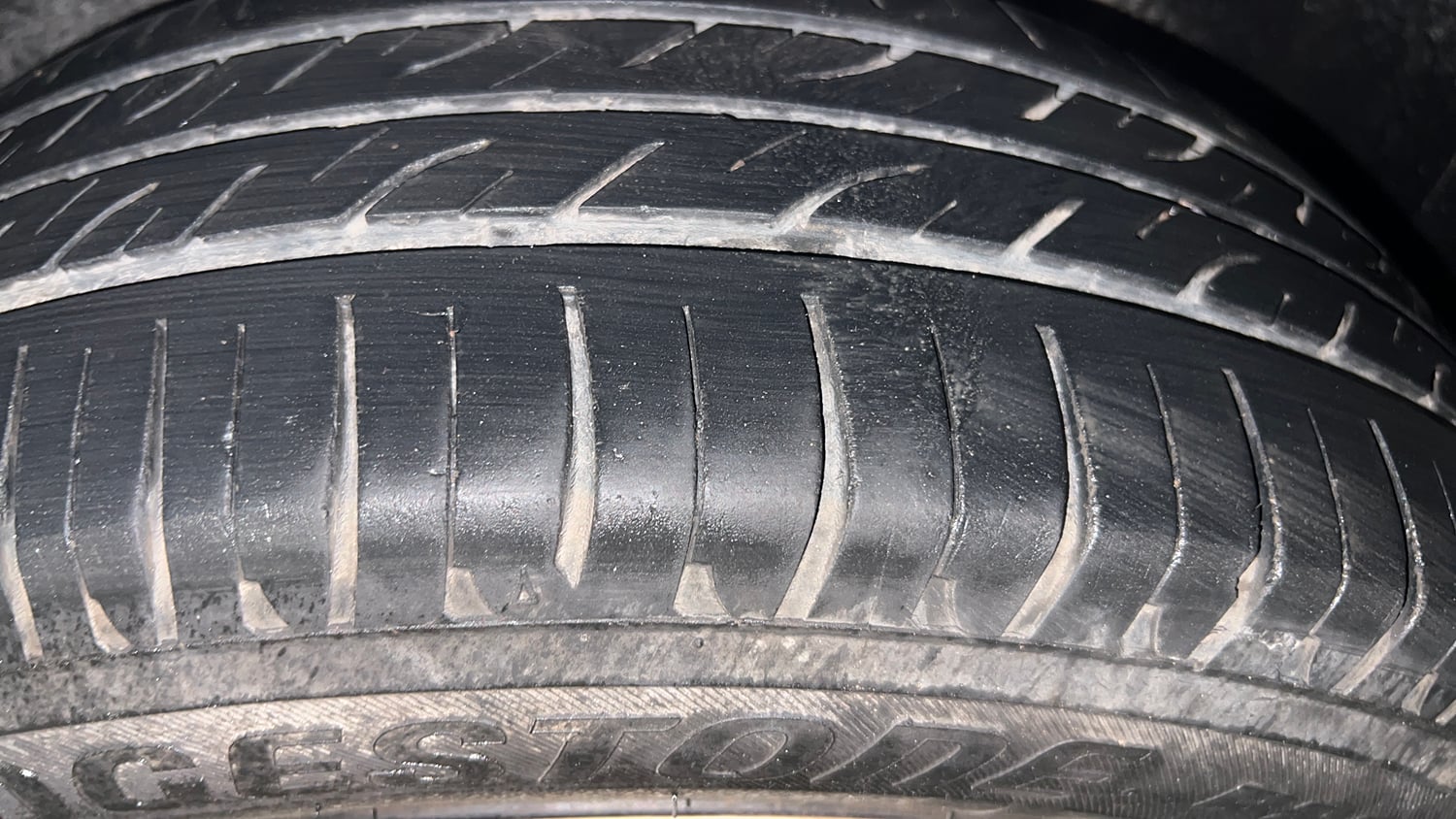 Used 2013 Volkswagen Polo Comfortline 1.2L (P) Petrol Manual tyres LEFT REAR TYRE TREAD VIEW