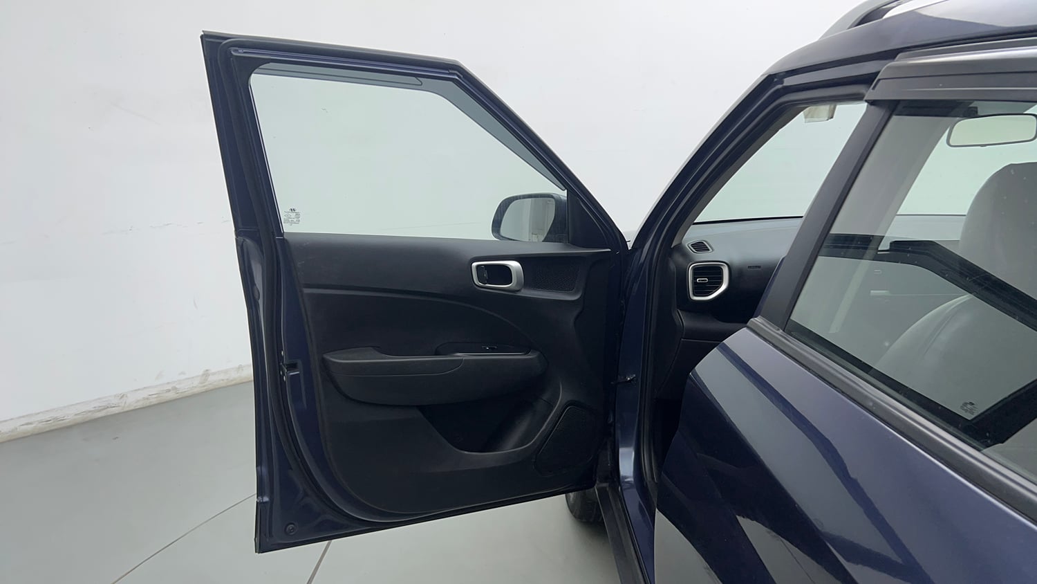 Used 2020 Hyundai Venue SX 1.4 CRDi Diesel Manual interior LEFT FRONT DOOR OPEN VIEW
