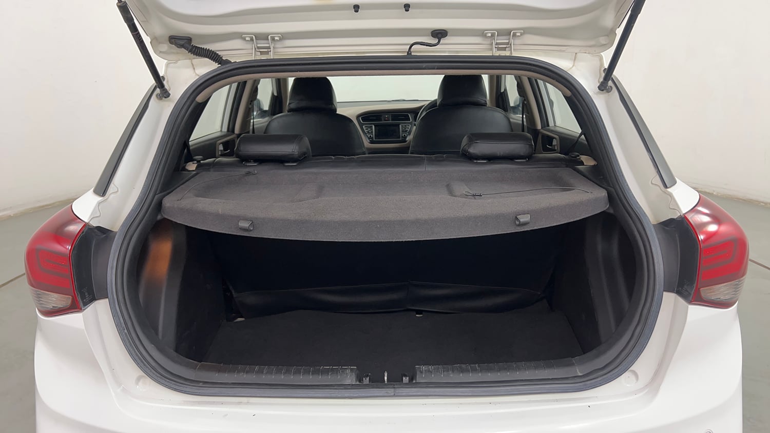 Used 2019 Hyundai Elite i20 Asta 1.2 (O) Petrol Manual interior DICKY INSIDE VIEW