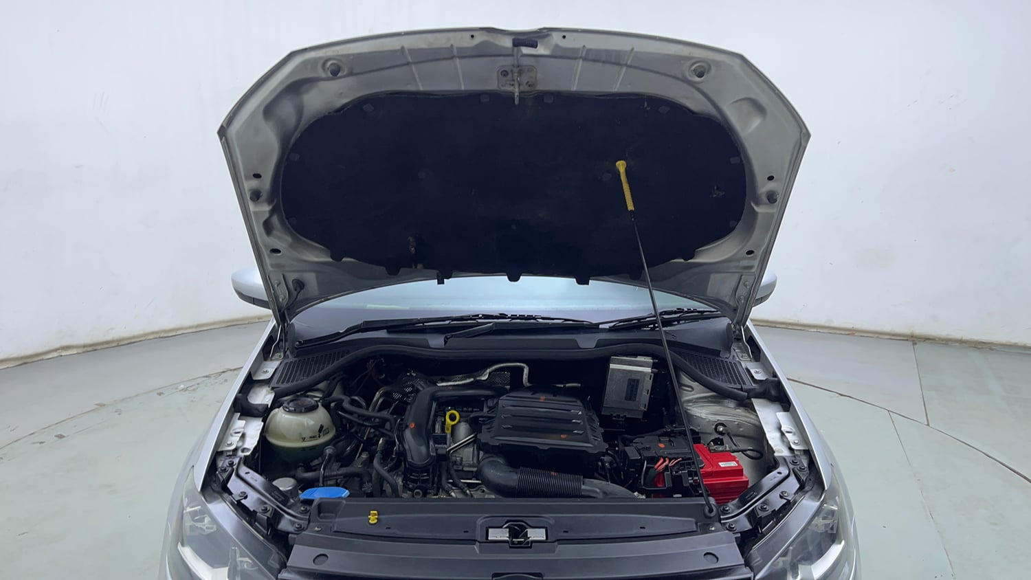 Used 2022 Volkswagen Vento Highline Plus 1.0L TSI Automatic Petrol Automatic engine ENGINE & BONNET OPEN FRONT VIEW