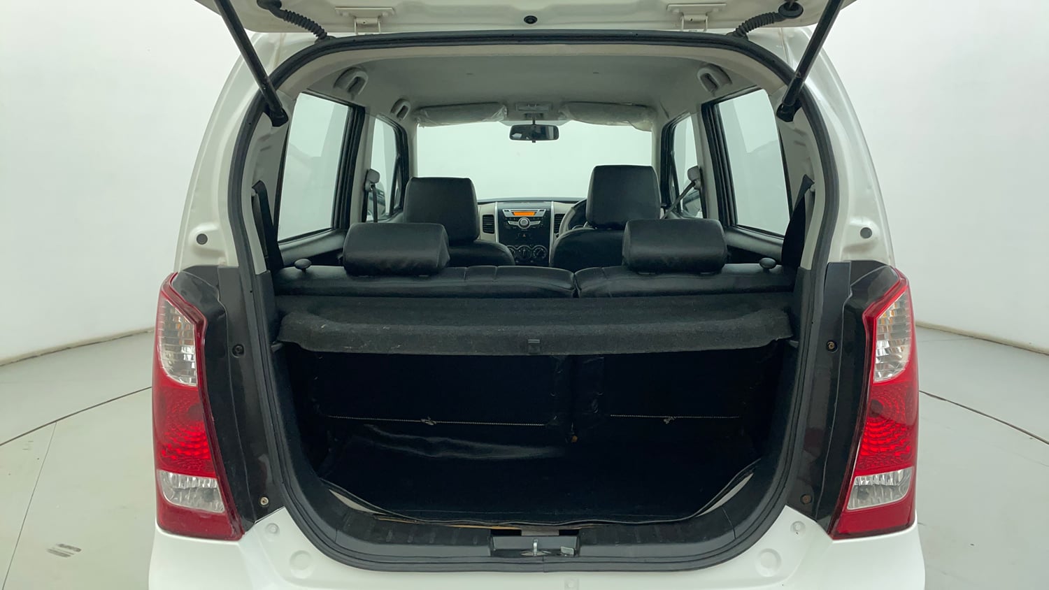 Used 2015 Maruti Suzuki Wagon R VXI Petrol Manual interior DICKY INSIDE VIEW