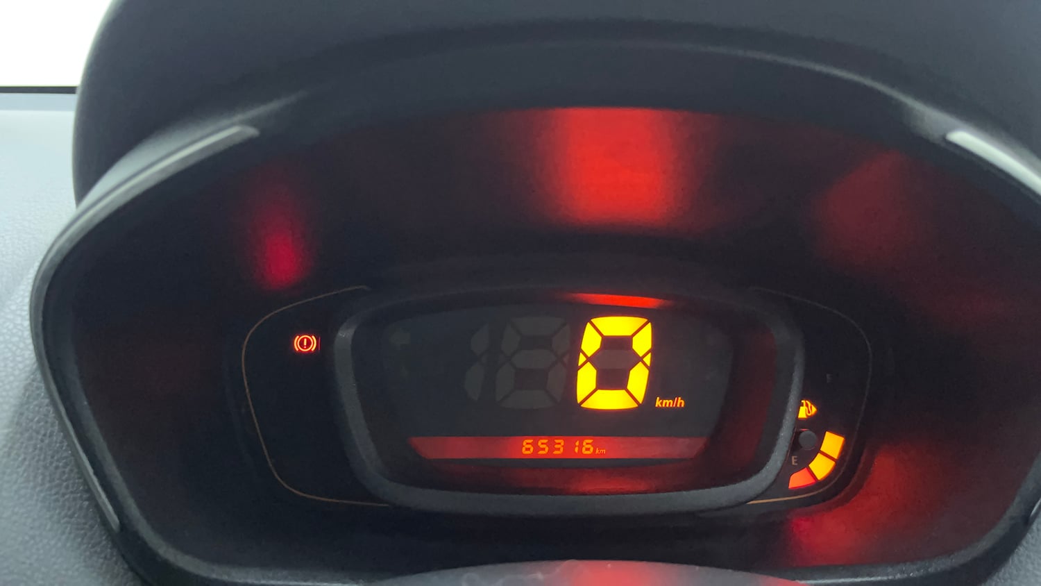 Used 2016 Renault Kwid RXT Petrol Manual interior CLUSTERMETER VIEW