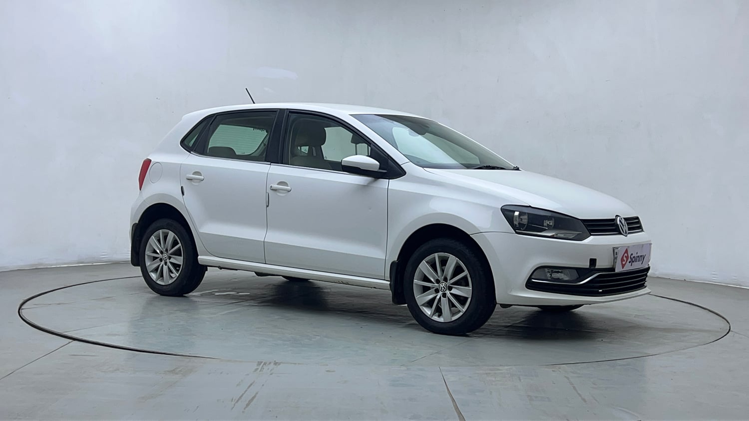 Used 2016 Volkswagen Polo Highline1.2L (P) Petrol Manual exterior RIGHT FRONT CORNER VIEW