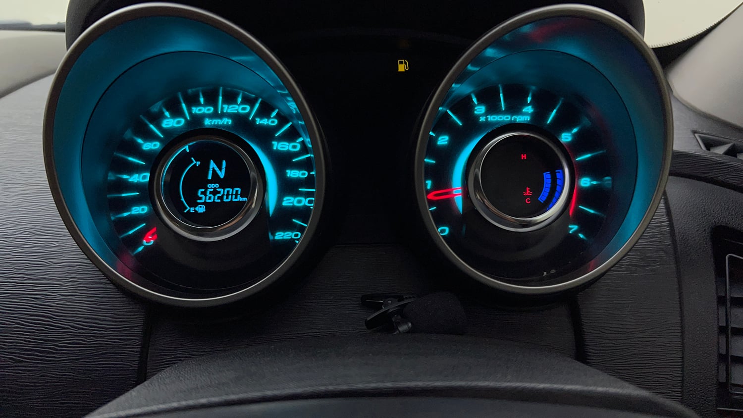 Used 2019 Mahindra XUV500 W7 Diesel Manual interior CLUSTERMETER VIEW