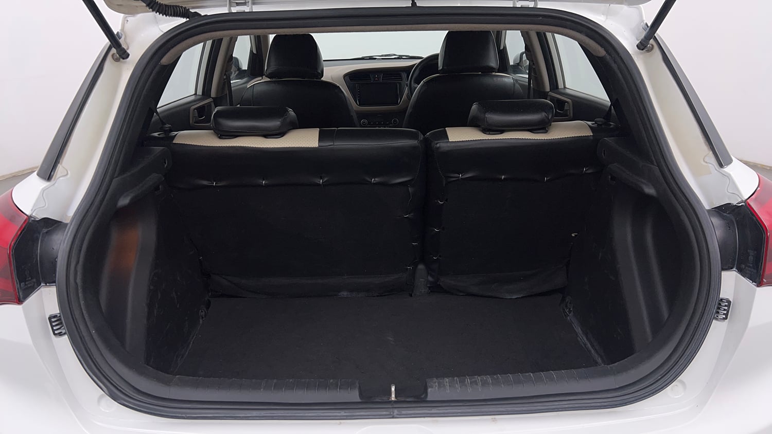 Used 2018 Hyundai Elite i20 Asta 1.4 CRDI (O) Diesel Manual interior DICKY INSIDE VIEW