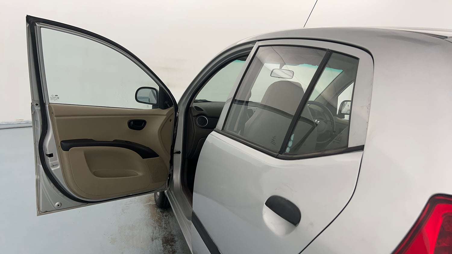 Used 2014 Hyundai i10 Magna 1.1 iRDE2 Petrol Manual interior LEFT FRONT DOOR OPEN VIEW