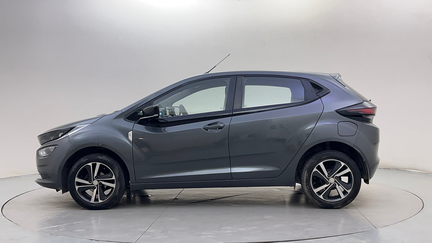 Used 2021 Tata Altroz XZ Petrol Petrol Manual exterior LEFT SIDE VIEW