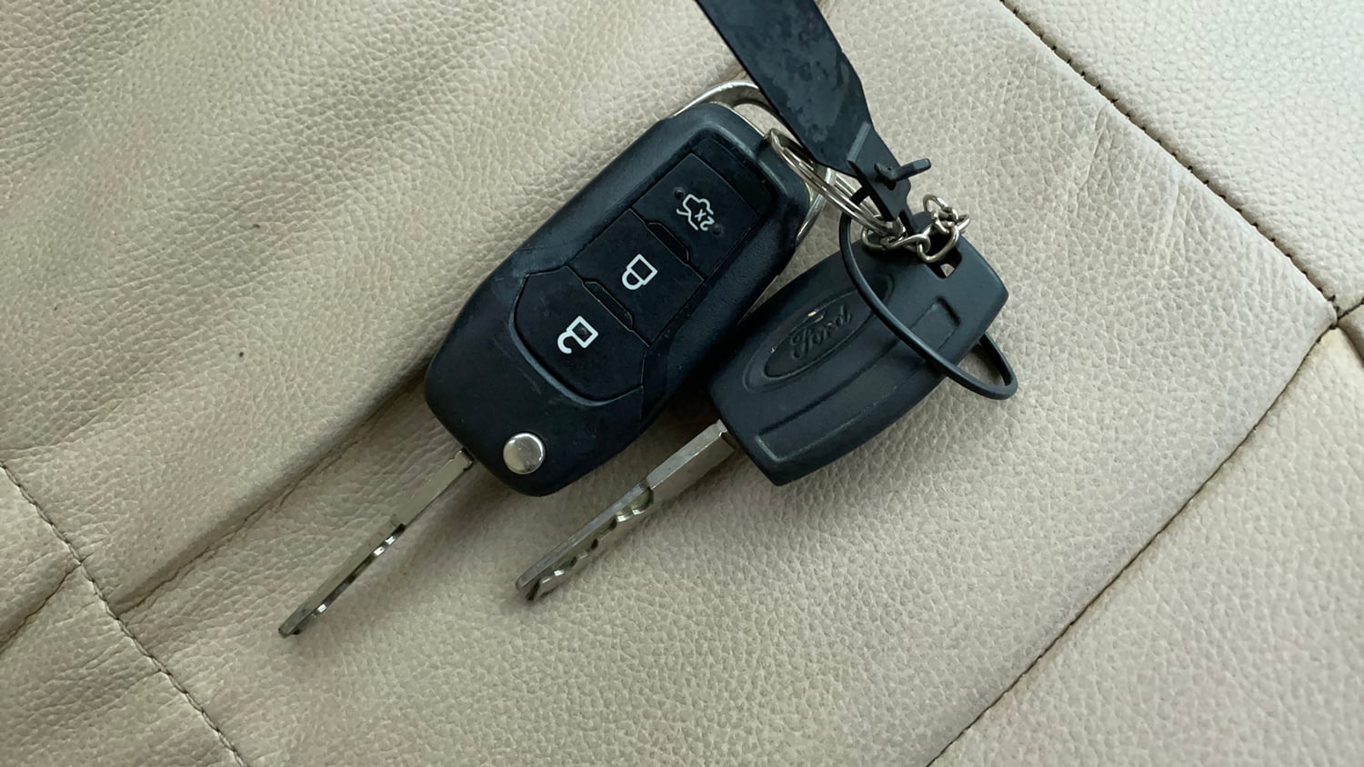 Used 2017 Ford Figo Aspire Titanium 1.2 Ti-VCT Petrol Manual extra CAR KEY VIEW