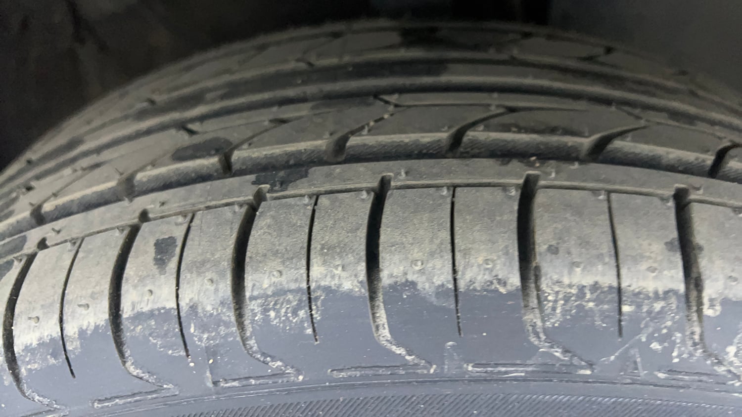 Used 2020 Kia Sonet GTX Plus 1.5 AT Diesel Automatic tyres RIGHT FRONT TYRE TREAD VIEW