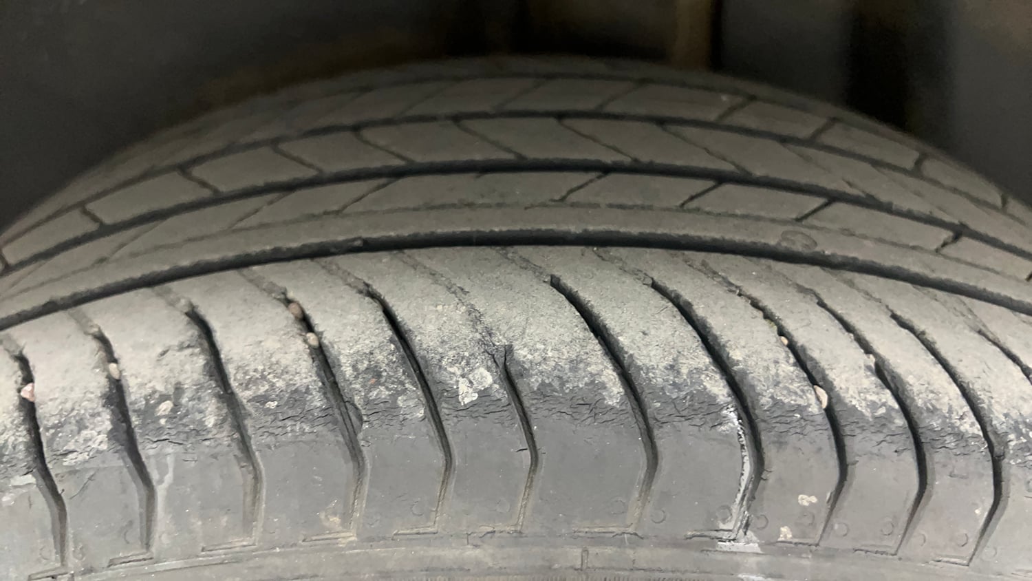 Used 2023 Volkswagen Taigun GT Plus 1.5 TSI DSG Petrol Automatic tyres LEFT REAR TYRE TREAD VIEW