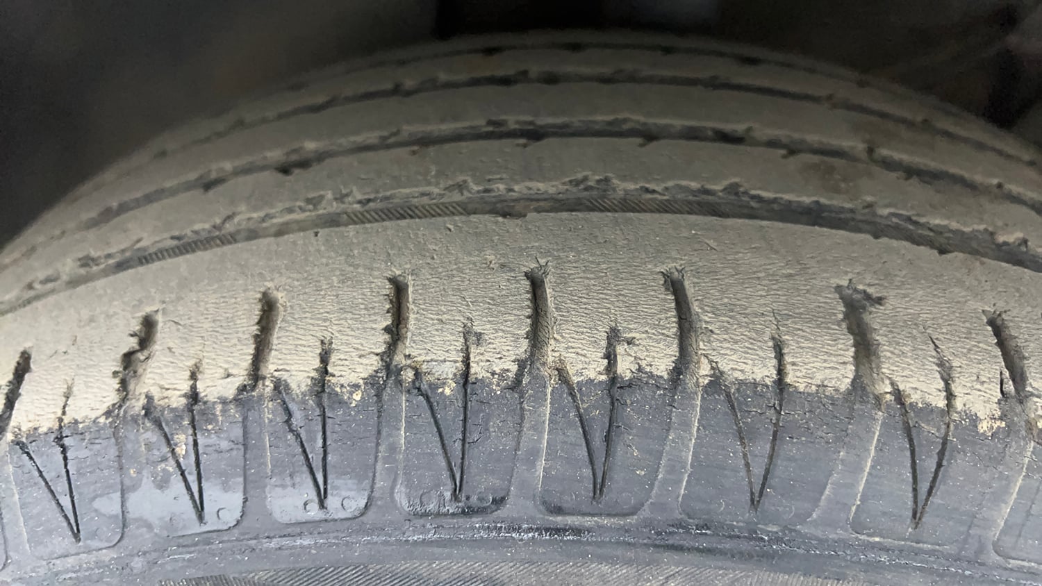 Used 2020 Kia Sonet GTX Plus 1.5 AT Diesel Automatic tyres LEFT FRONT TYRE TREAD VIEW