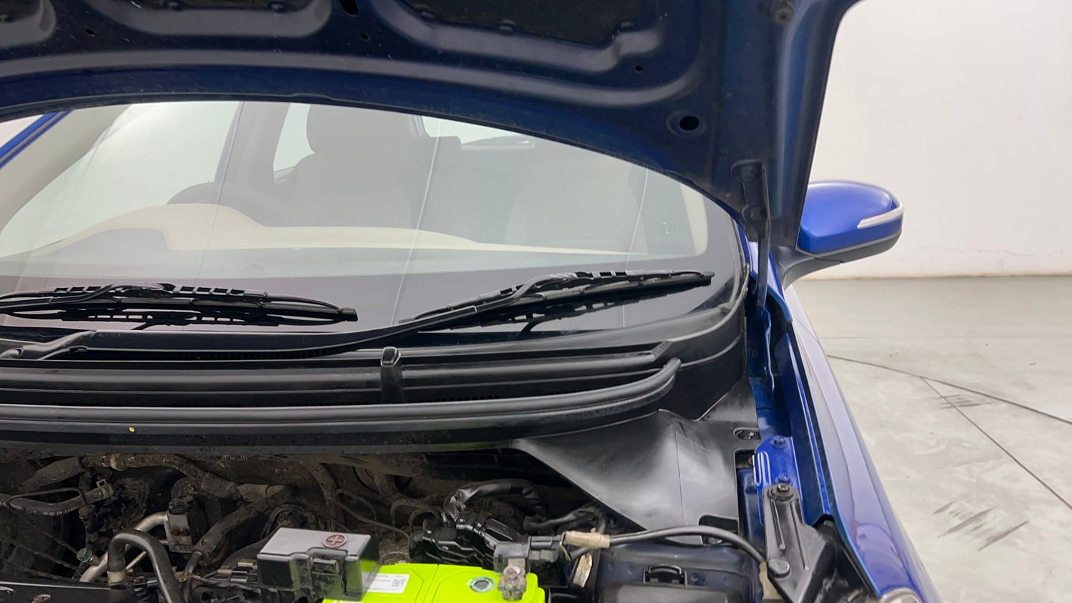 Used 2016 Hyundai Elite i20 Asta 1.2 (O) Petrol Manual engine ENGINE LEFT SIDE HINGE & APRON VIEW