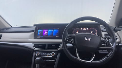 Used 2022 Mahindra XUV700 AX 7 Petrol AT Luxury Pack 7 STR Petrol Automatic interior DASHBOARD VIEW