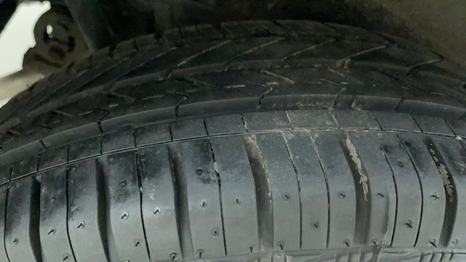 Used 2015 Maruti Suzuki Wagon R VXI Petrol Manual tyres RIGHT REAR TYRE TREAD VIEW