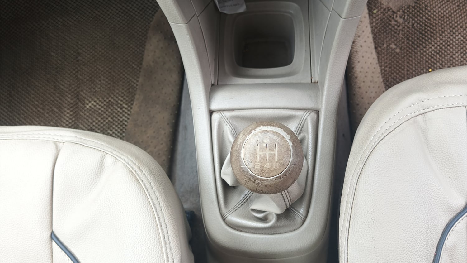 Used 2013 Maruti Suzuki Swift Dzire LXI Petrol Manual interior GEAR  KNOB VIEW