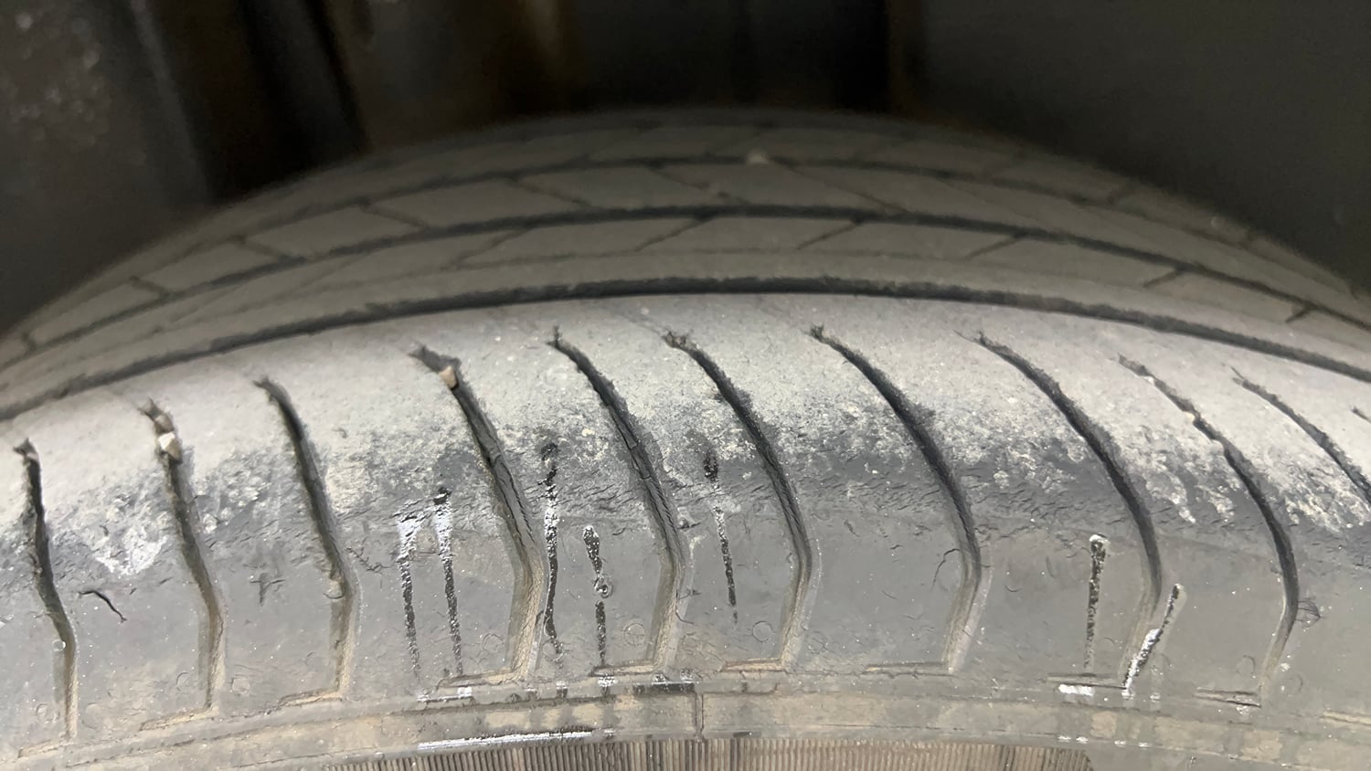 Used 2023 Volkswagen Taigun GT Plus 1.5 TSI DSG Petrol Automatic tyres RIGHT REAR TYRE TREAD VIEW