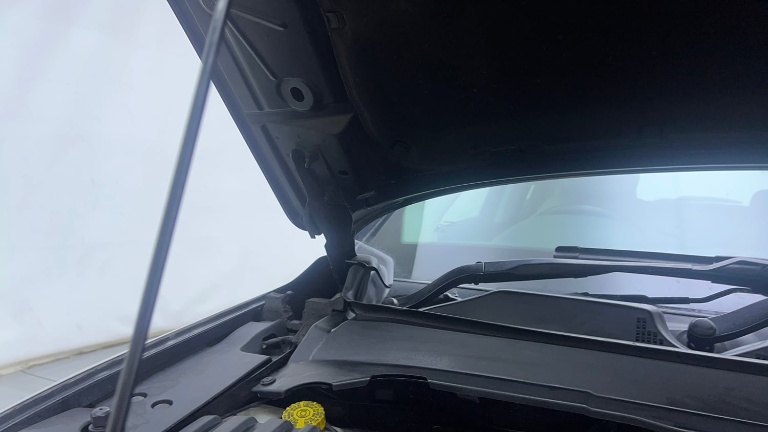 Used 2019 Jeep Compass Limited 1.4 Petrol AT Petrol Automatic engine ENGINE RIGHT SIDE HINGE & APRON VIEW