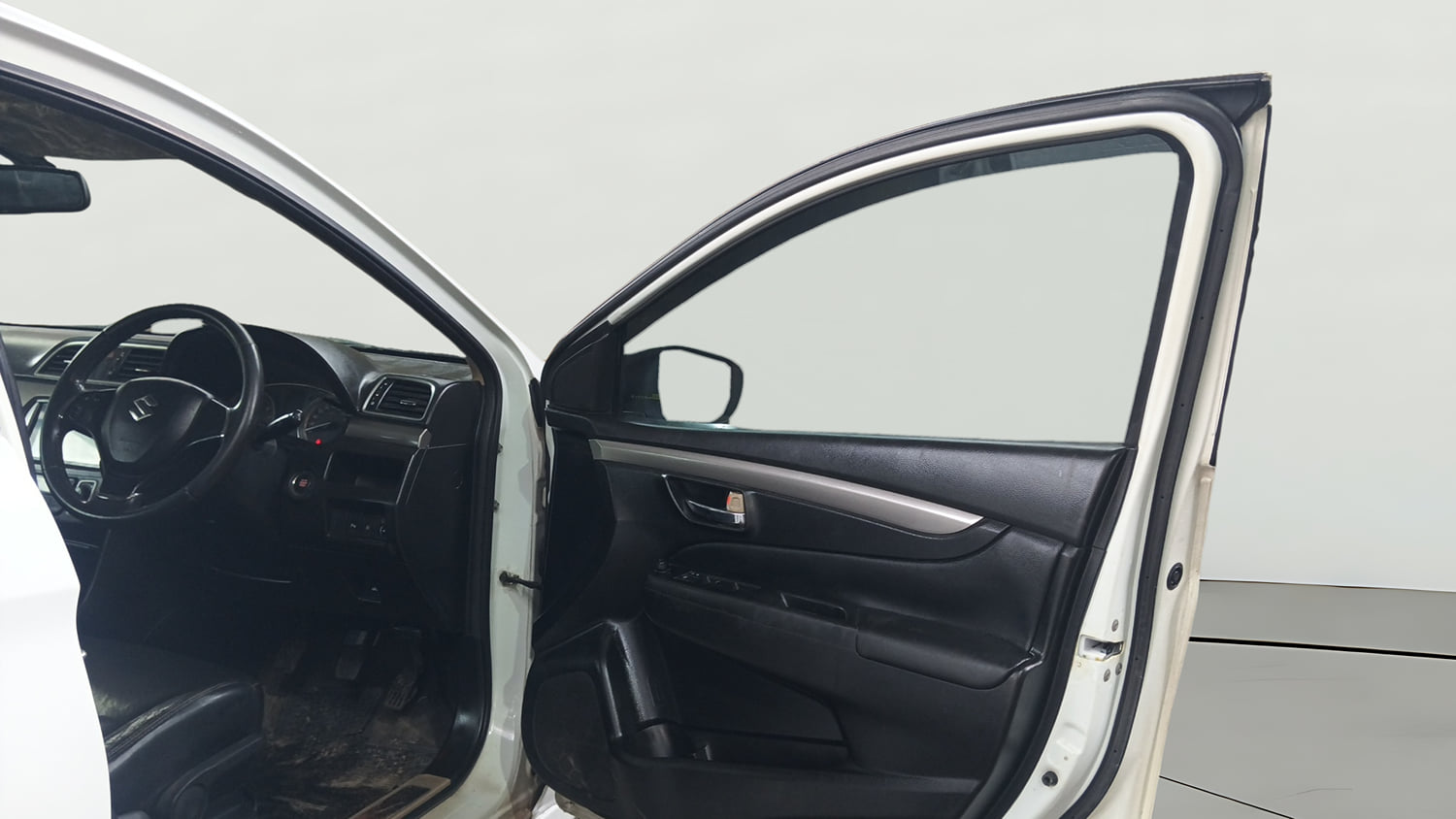 Used 2016 Maruti Suzuki Ciaz ZXi+ RS Petrol Manual interior RIGHT FRONT DOOR OPEN VIEW